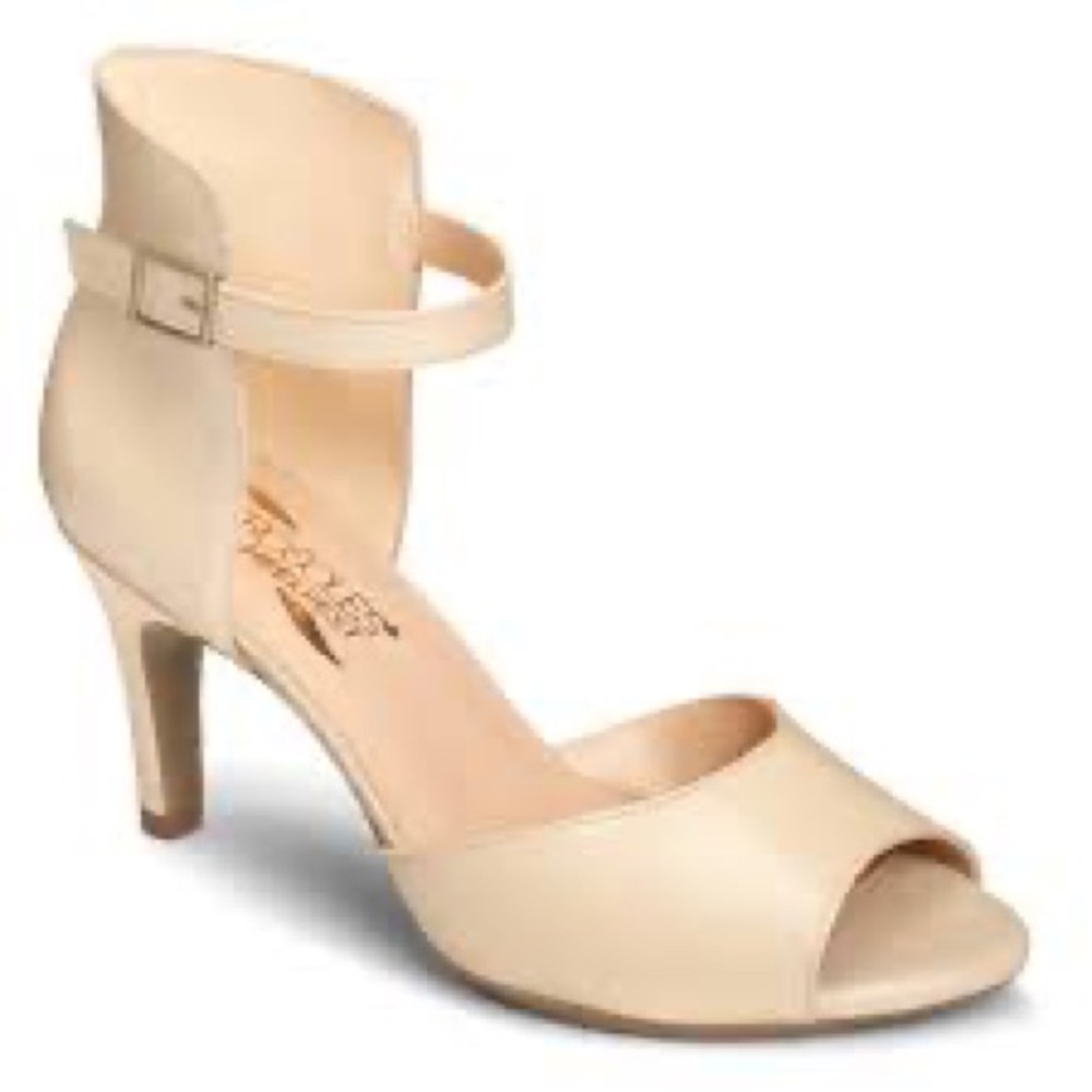 Aerosoles tan dress Sandal size 8.5
